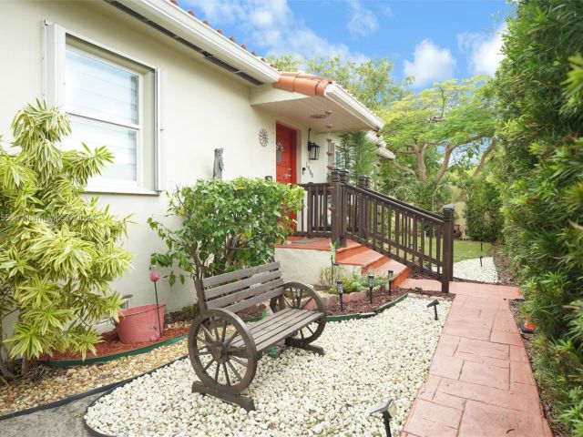 Home for sale at 1900 SW 21st Ave - photo 6204691