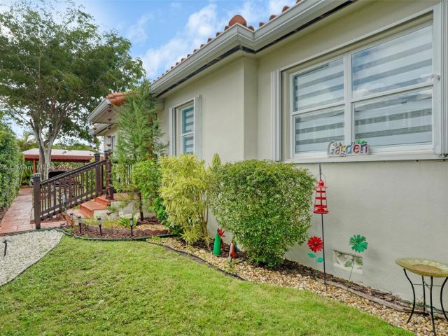 Home for sale at 1900 SW 21st Ave - photo 6204692