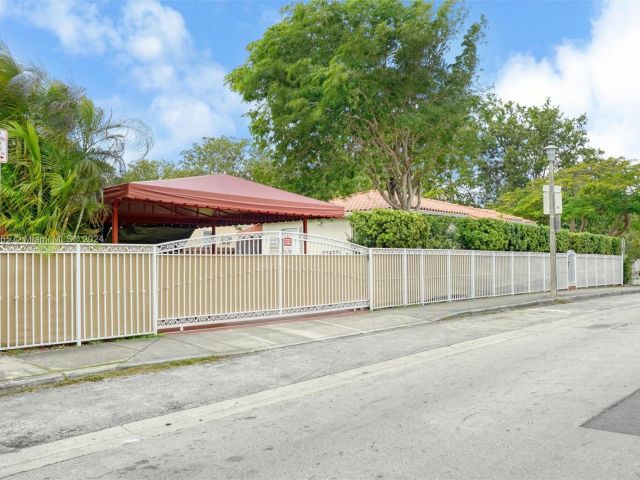 Home for sale at 1900 SW 21st Ave - photo 6204694
