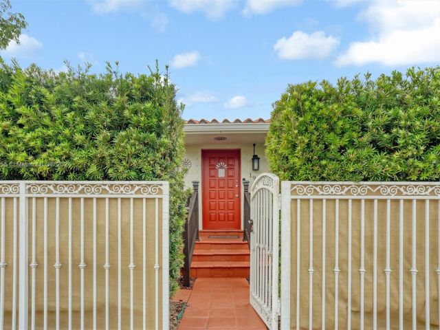 Home for sale at 1900 SW 21st Ave - photo 6204695