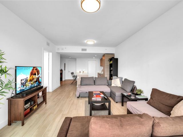 Apartment for sale  Unit #3704 - photo 5620740