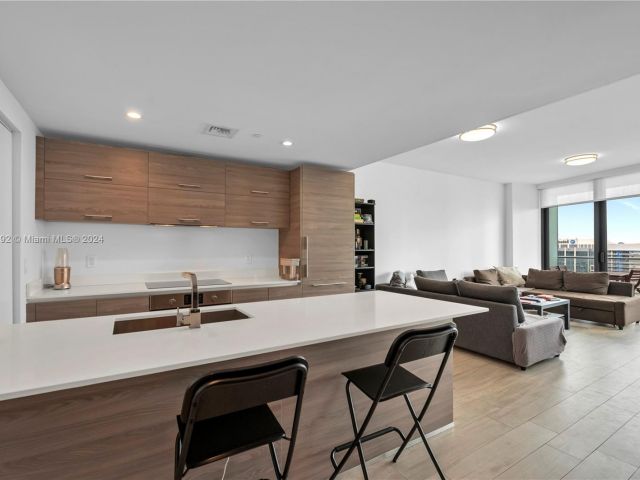 Apartment for sale  Unit #3704 - photo 5620747