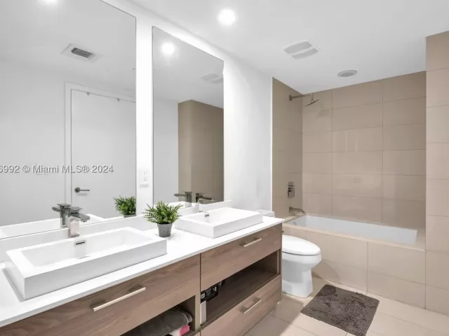 1-bedroom condo for sale in Miami - 1300 S Miami Ave 3704 - MondialRealty