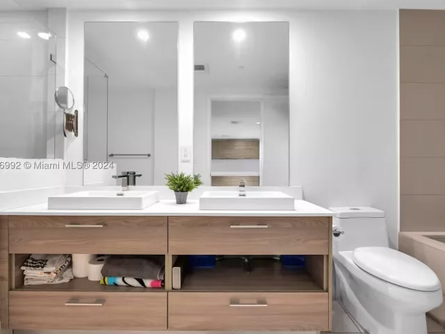 1-bedroom condo for sale in Miami - 1300 S Miami Ave 3704 - MondialRealty