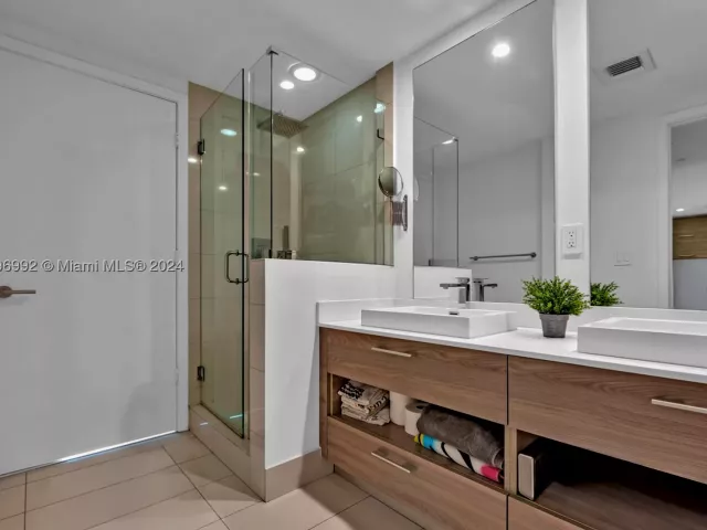 1-bedroom condo for sale in Miami - 1300 S Miami Ave 3704 - MondialRealty