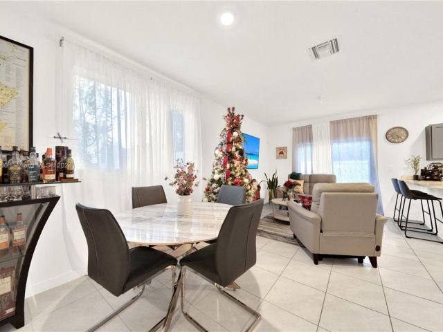 Home for sale at 1707 SE 9th Ter - photo 6135728