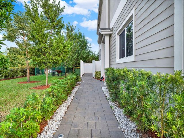 Home for sale at 1707 SE 9th Ter - photo 6135733