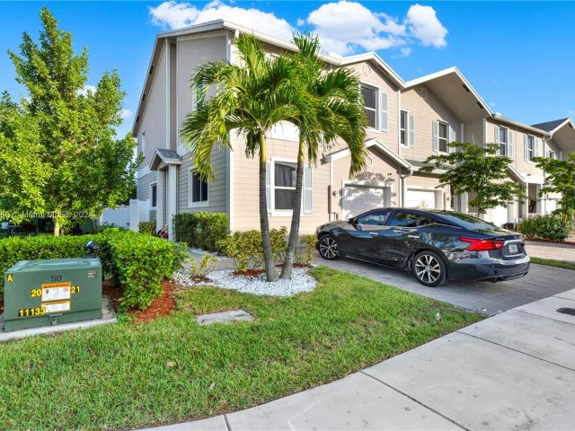 Home for sale at 1707 SE 9th Ter - photo 6135735