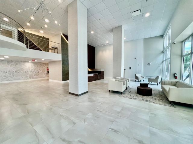 1-bedroom condo for sale in Hollywood - 3000 S Ocean Dr 1012 - MondialRealty