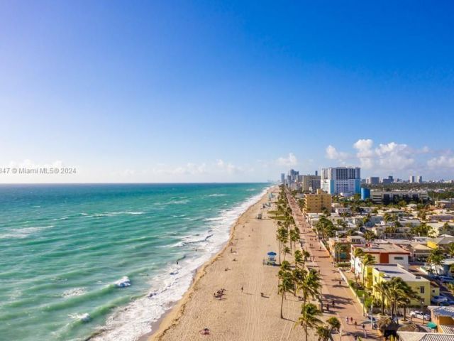 1-bedroom condo for sale in Hollywood - 3000 S Ocean Dr 1012 - MondialRealty