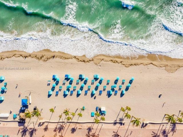 1-bedroom condo for sale in Hollywood - 3000 S Ocean Dr 1012 - MondialRealty