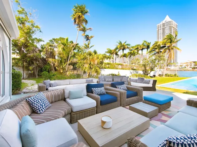 12-bedroom home for rent in Miami Beach - 4745 Pine Tree Dr - MondialRealty