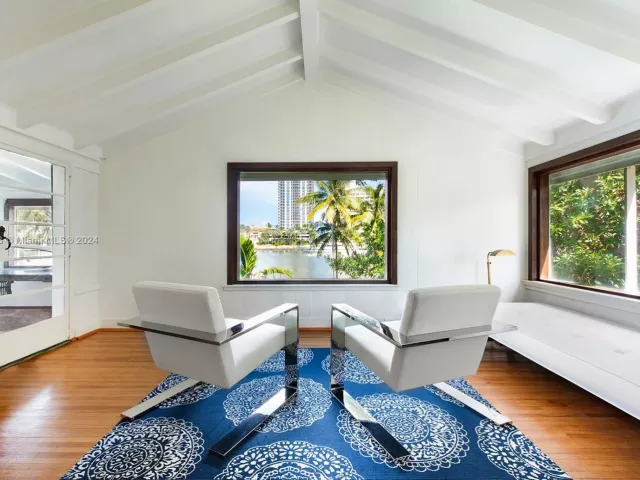 12-bedroom home for rent in Miami Beach - 4745 Pine Tree Dr - MondialRealty