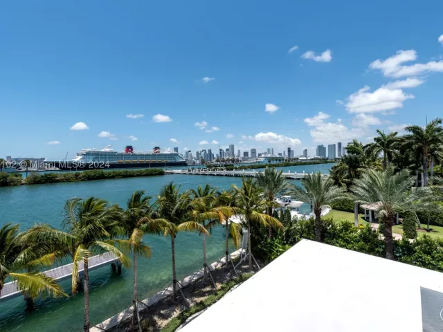 9-bedroom home for sale in Miami Beach - 130 Palm Ave - MondialRealty