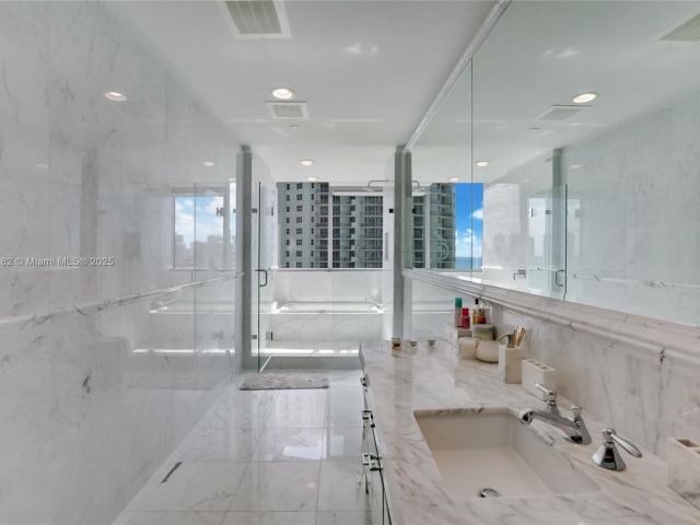 Apartment for sale  Unit #602 - photo 5668623