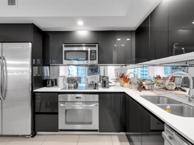 Apartment for rent  Unit #1907 - photo 5619306