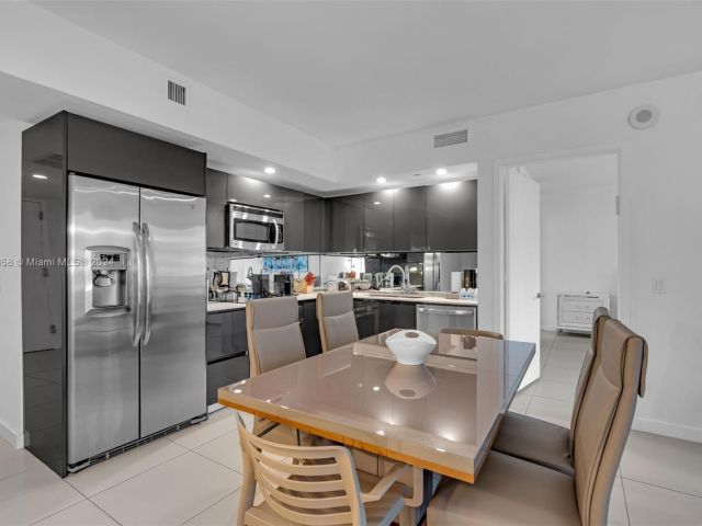 Apartment for rent  Unit #1907 - photo 5619307