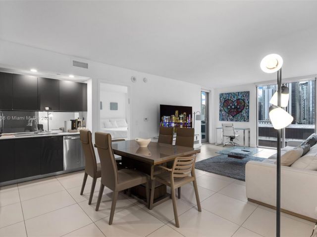 Apartment for rent  Unit #1907 - photo 5619310