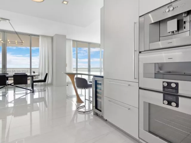 Apartment for sale  Unit #1402 - photo 5671411