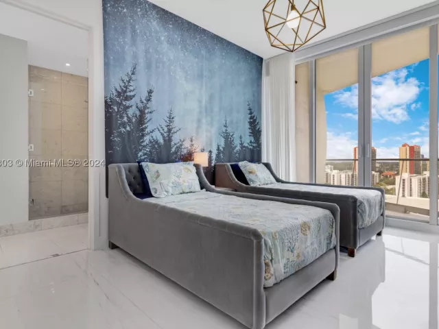 2-bedroom condo for sale in Sunny Isles Beach - 16901 Collins Ave 1402 - MondialRealty