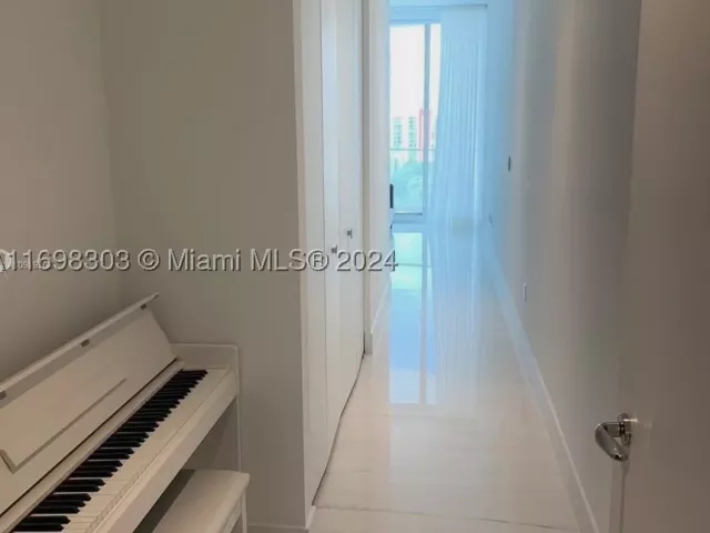 2-bedroom condo for sale in Sunny Isles Beach - 16901 Collins Ave 1402 - MondialRealty