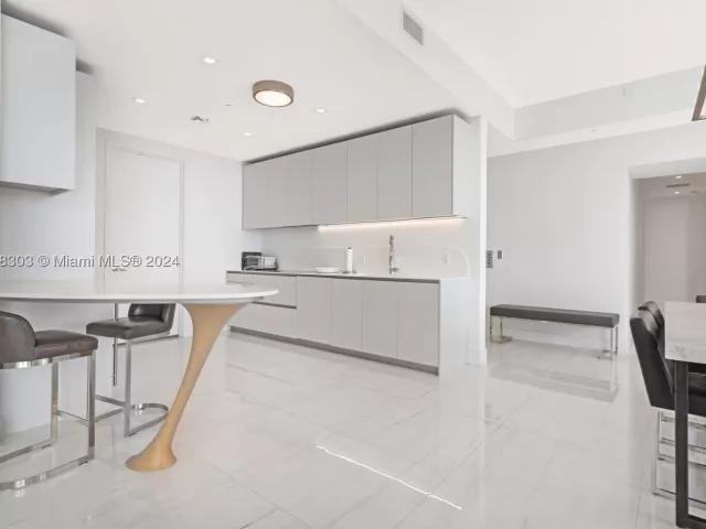 2-bedroom condo for sale in Sunny Isles Beach - 16901 Collins Ave 1402 - MondialRealty