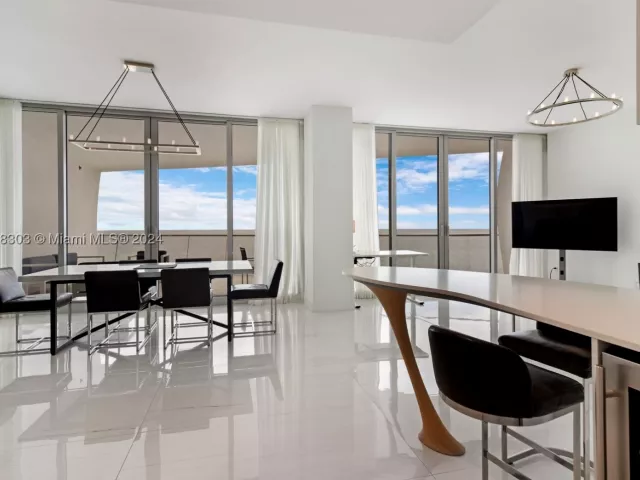 2-bedroom condo for sale in Sunny Isles Beach - 16901 Collins Ave 1402 - MondialRealty