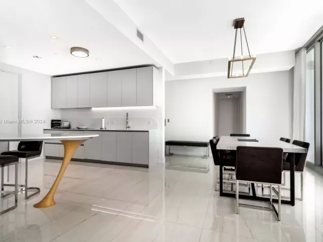 Apartment for sale  Unit #1402 - photo 5671398