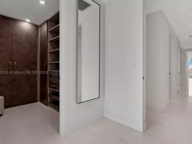 2-bedroom condo for sale in Sunny Isles Beach - 16901 Collins Ave 1402 - MondialRealty