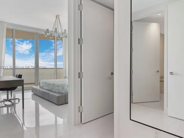 2-bedroom condo for sale in Sunny Isles Beach - 16901 Collins Ave 1402 - MondialRealty