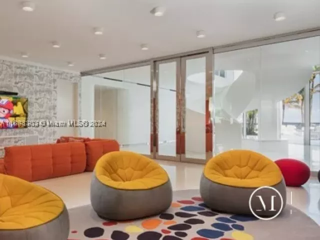 2-bedroom condo for sale in Sunny Isles Beach - 16901 Collins Ave 1402 - MondialRealty