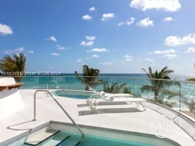 2-bedroom condo for sale in Sunny Isles Beach - 16901 Collins Ave 1402 - MondialRealty
