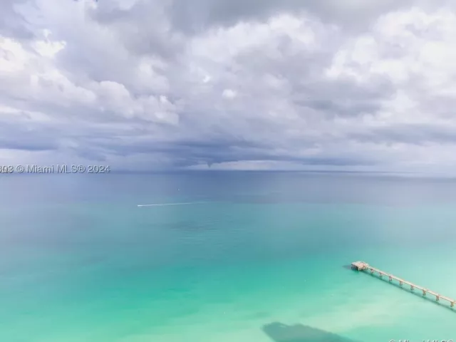 2-bedroom condo for sale in Sunny Isles Beach - 16901 Collins Ave 1402 - MondialRealty
