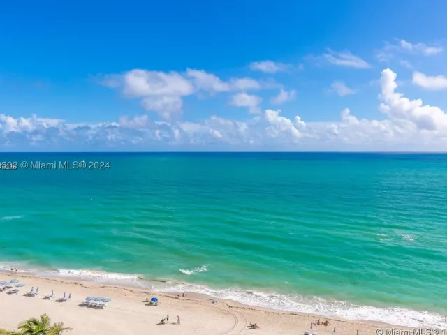2-bedroom condo for sale in Sunny Isles Beach - 16901 Collins Ave 1402 - MondialRealty