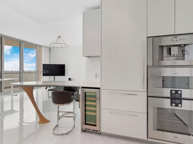 2-bedroom condo for sale in Sunny Isles Beach - 16901 Collins Ave 1402 - MondialRealty
