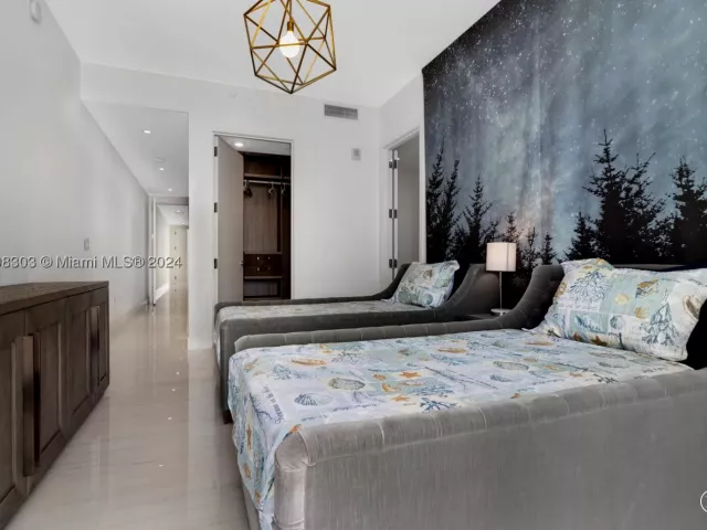 2-bedroom condo for sale in Sunny Isles Beach - 16901 Collins Ave 1402 - MondialRealty