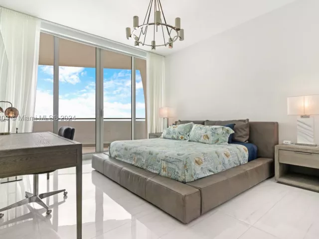 2-bedroom condo for sale in Sunny Isles Beach - 16901 Collins Ave 1402 - MondialRealty