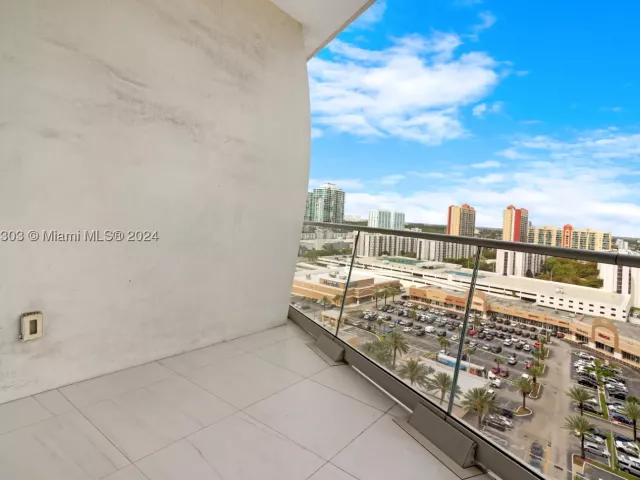 2-bedroom condo for sale in Sunny Isles Beach - 16901 Collins Ave 1402 - MondialRealty