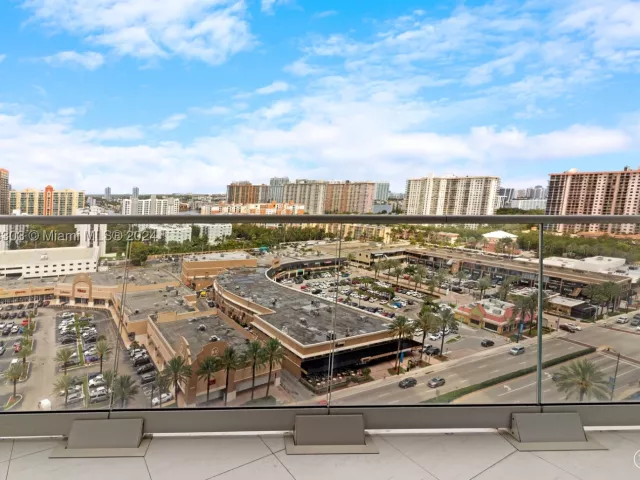 2-bedroom condo for sale in Sunny Isles Beach - 16901 Collins Ave 1402 - MondialRealty