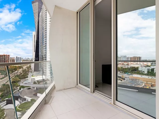 2-bedroom condo for sale in Sunny Isles Beach - 16901 Collins Ave 1402 - MondialRealty
