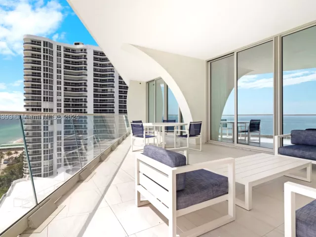 2-bedroom condo for sale in Sunny Isles Beach - 16901 Collins Ave 1402 - MondialRealty