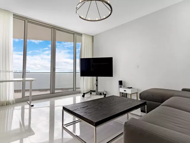 Apartment for sale  Unit #1402 - photo 5671396