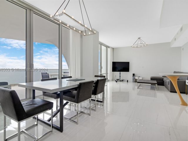 2-bedroom condo for sale in Sunny Isles Beach - 16901 Collins Ave 1402 - MondialRealty