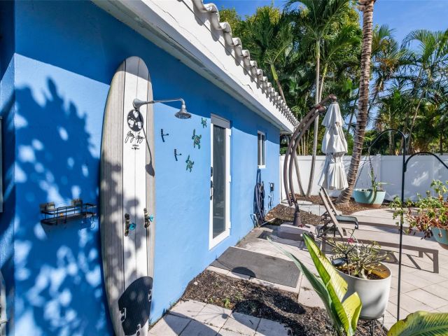 Home for sale at 832 NE 16th Pl - photo 5762074