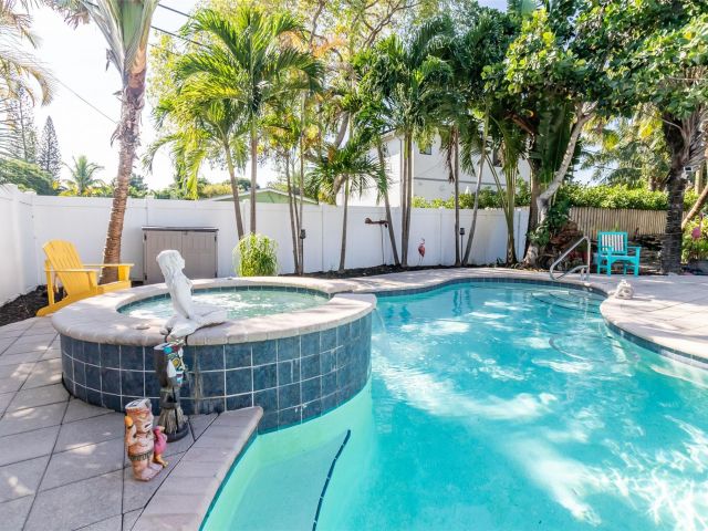 Home for sale at 832 NE 16th Pl - photo 5762077