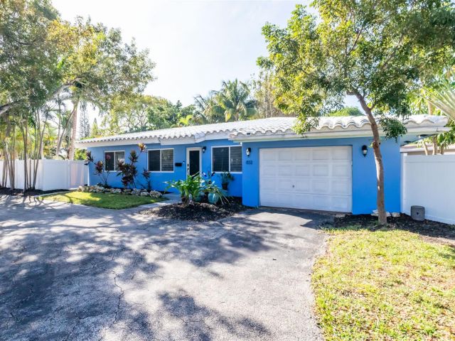 Home for sale at 832 NE 16th Pl - photo 5762085