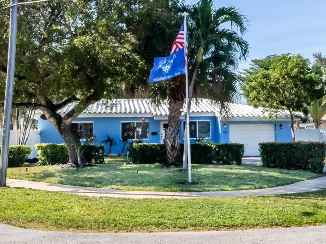 Home for sale at 832 NE 16th Pl - photo 5762086