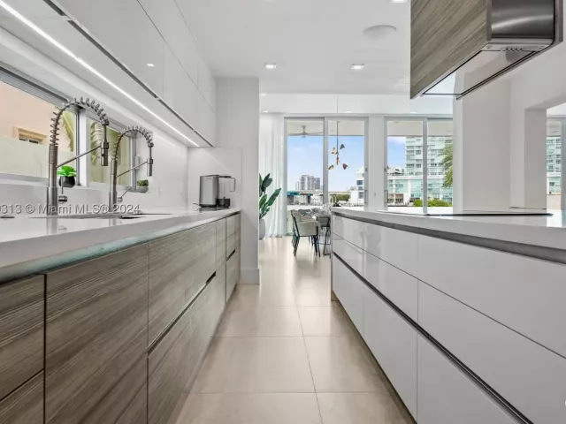 4-bedroom home for rent in Sunny Isles Beach - 323 Atlantic Ave Na - MondialRealty
