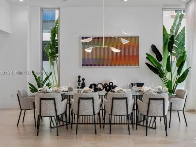 4-bedroom home for rent in Sunny Isles Beach - 323 Atlantic Ave Na - MondialRealty
