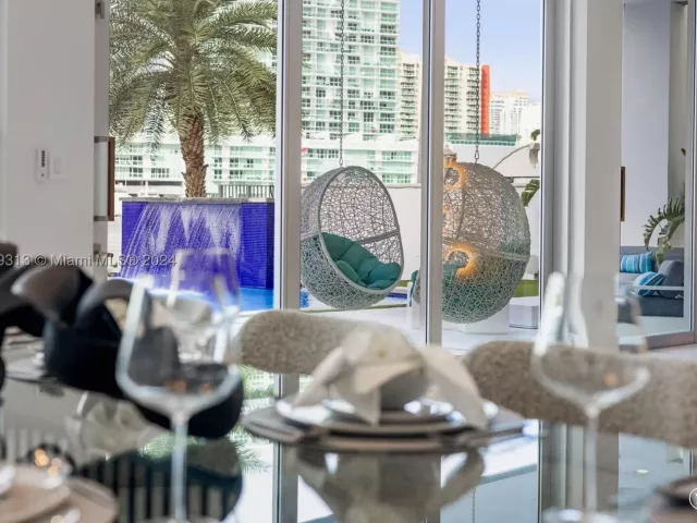 4-bedroom home for rent in Sunny Isles Beach - 323 Atlantic Ave Na - MondialRealty